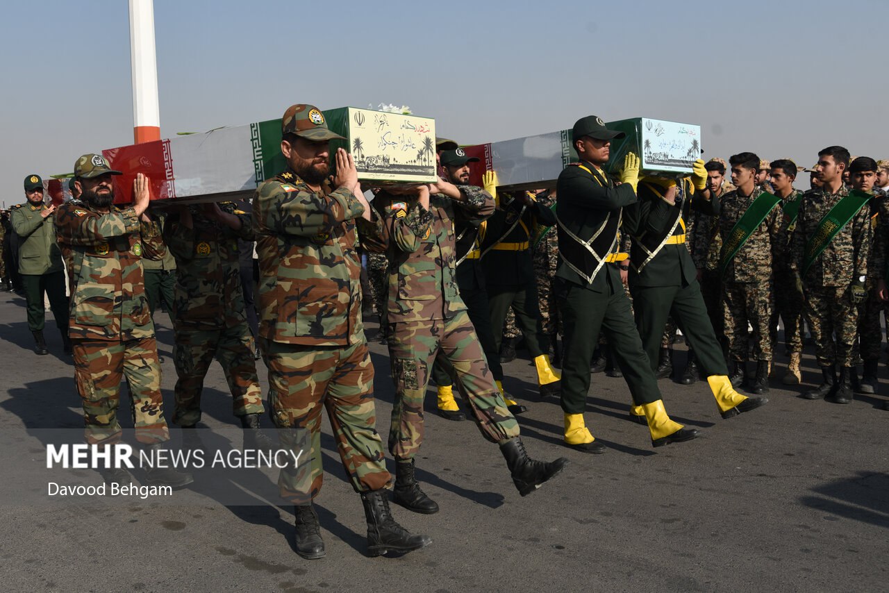 عکس/ مراسم استقبال از پیکر مطهر ۱۳ شهید گمنام دفاع مقدس در مشهد