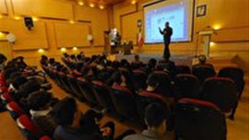 تأکید بر رعایت ایمنی و استفاده از کلاه ایمنی در بین دانشآموزان میبد