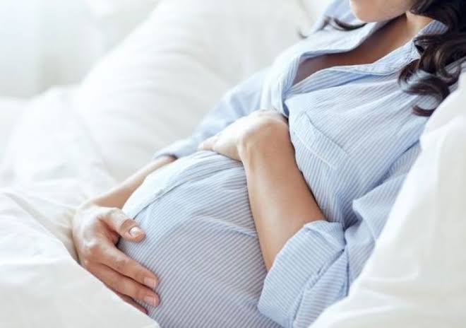 دلیل دیدن لکه بینی در سه ماه اول بارداری