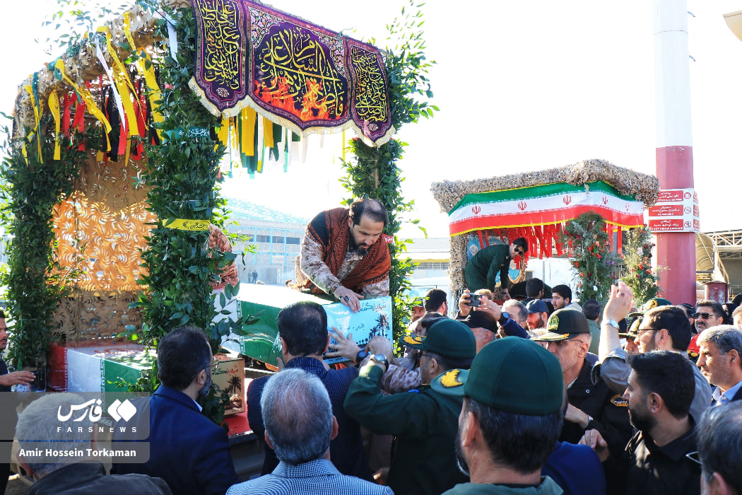 عکس/پیکر مطهر ۸ شهید گمنام در همدان