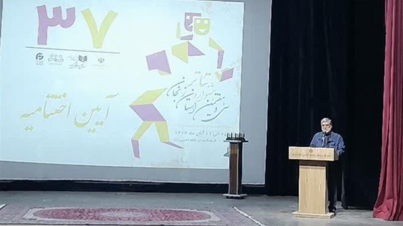 تئاتر و نمایش از مهمترین عناصر انتقال ارزشهای اخلاقی است