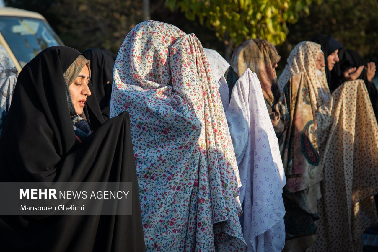 عکس/ اقامه نماز طلب باران در شاهرود