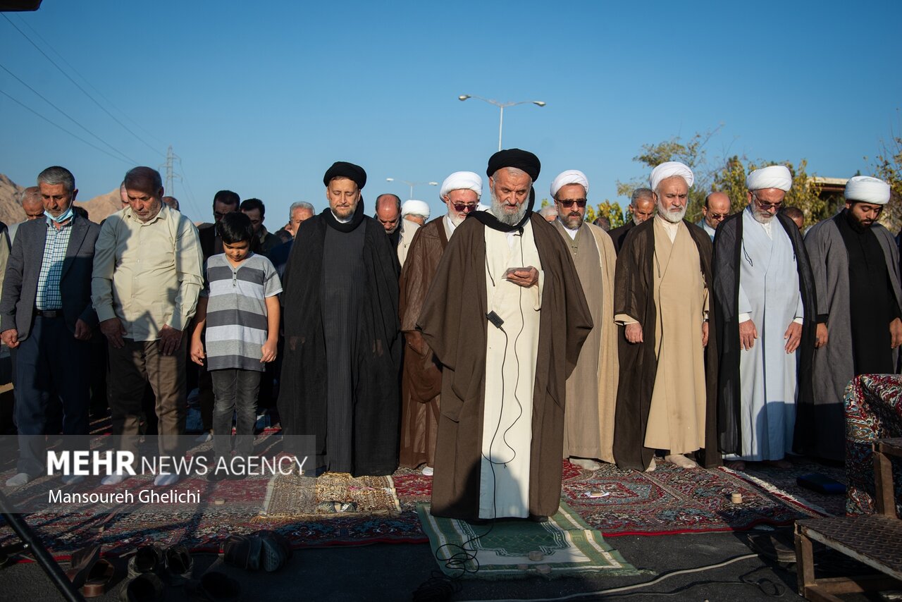 عکس/ اقامه نماز طلب باران در شاهرود