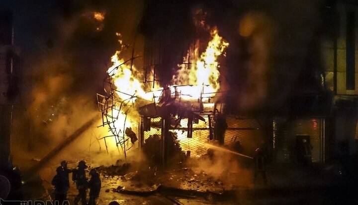 نبرد سخت با شعله‌ها در الیت؛ باران هم کمک نکرد!