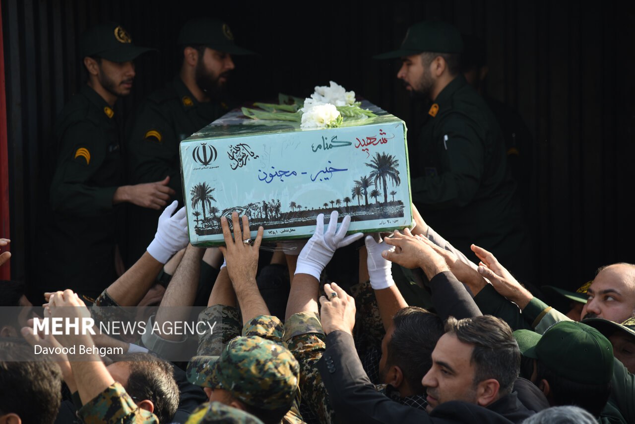عکس/ مراسم استقبال از پیکر مطهر ۱۳ شهید گمنام دفاع مقدس در مشهد