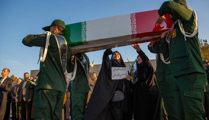 تشییع پیکر ۳ شهید گمنام توسط دانشآموزان عباسآباد مازندران