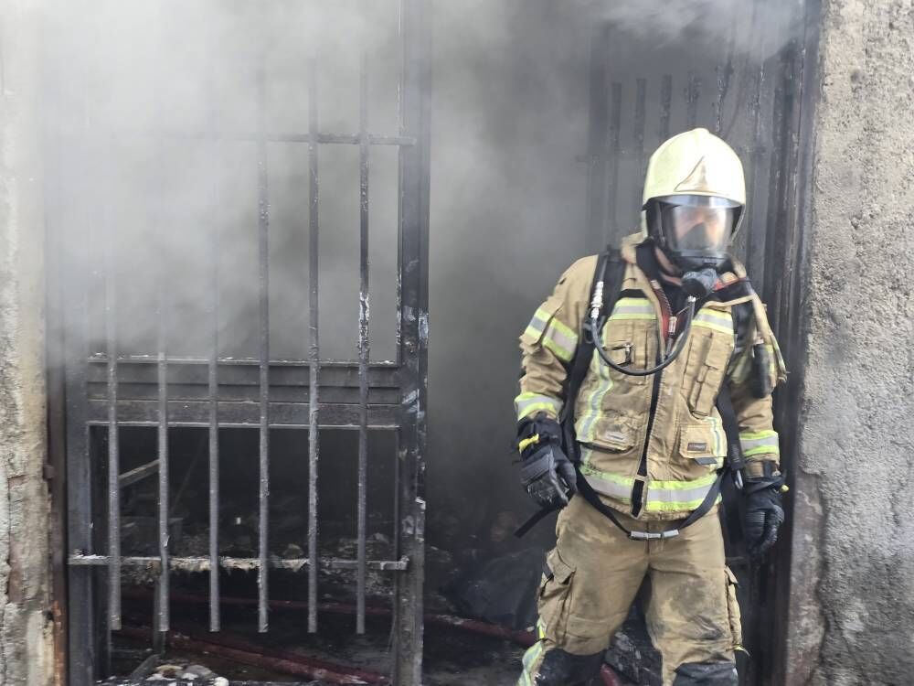 نجات 3 نفر از حریق منزل مسکونی در شهرک یکتای شیراز