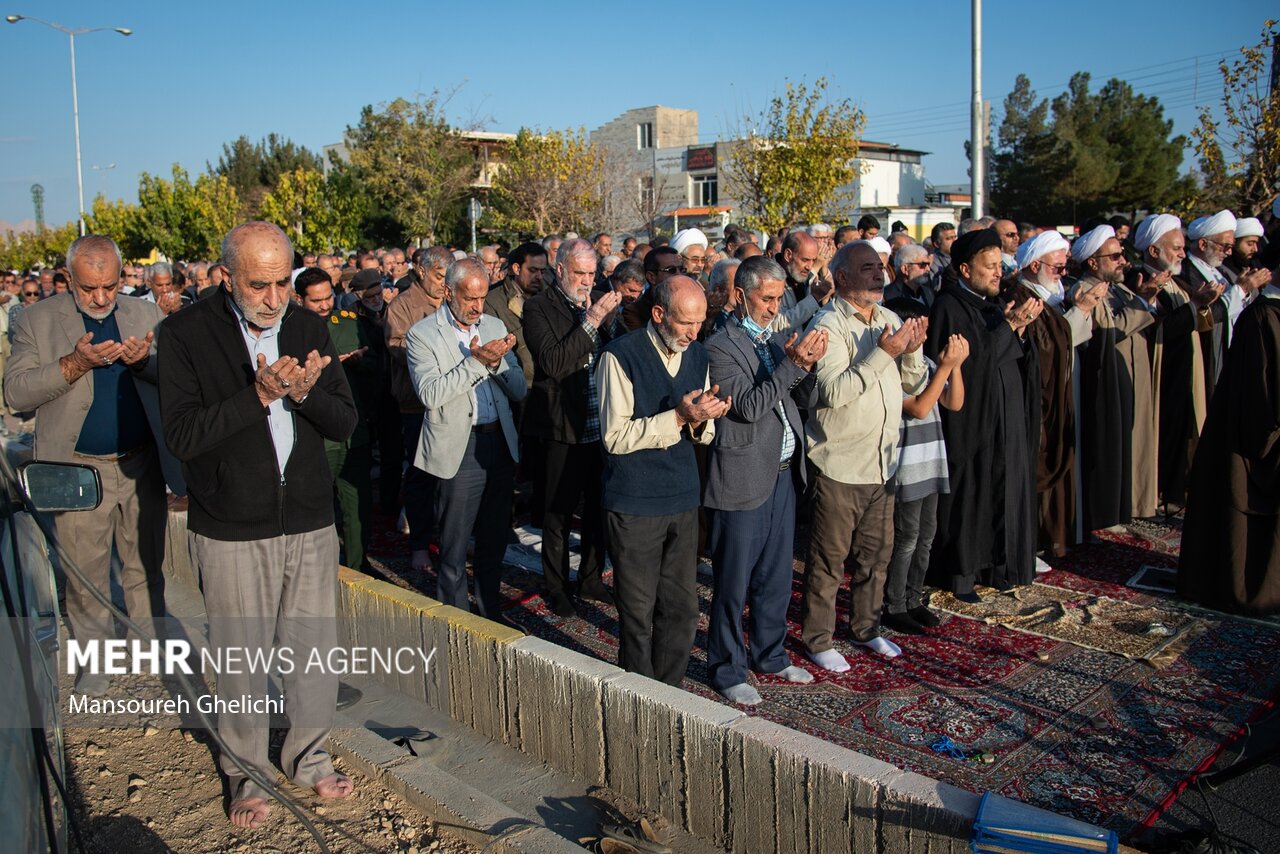 عکس/ اقامه نماز طلب باران در شاهرود