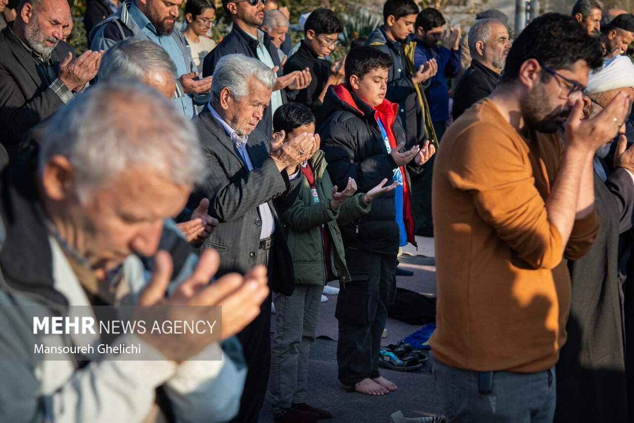 عکس/ اقامه نماز طلب باران در شاهرود