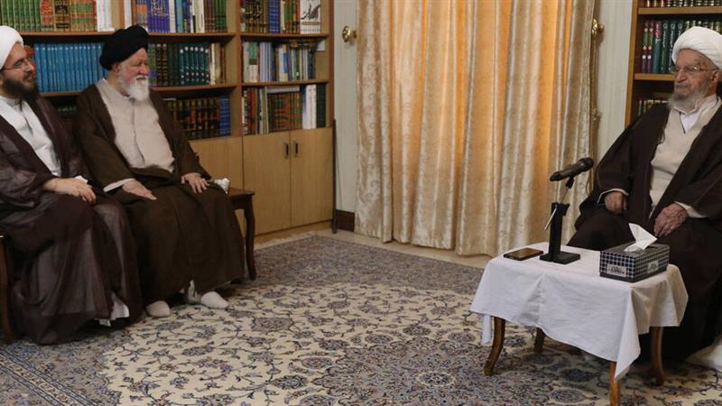 آیت الله مکارم شیرازی: خطبه‌های نماز جمعه ناظر به مسائل روز باشد