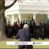 قدم زدن پیرمرد در حیاط کاخ سفید