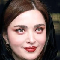 تصویری از بهنوش طباطبایی در آغوش بازیگر سریال آنام