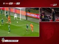 از روی نقطه پنالتی؛ گل دوم هلند توسط خاکپو در دقیقه 58