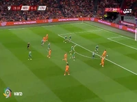 گل اول هلند توسط تیجانی ریندرز در دقیقه 16