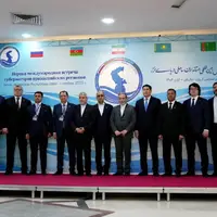 عکس یادگاری عباس عراقچی با استانداران ساحلی حاشیه دریای کاسپین