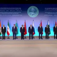 عکس یادگاری رؤسای هیات‌های شرکت‌کننده در نشست شانگهای با حضور عارف