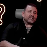 لطفا هر کجا هستید یک قدم از ساختن تاکشو فاصله بگیرد!