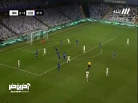 شوت نورافکن که با واکنش دروازه بان ازبکستان برگشت داده شد