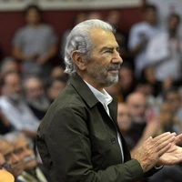 بازیگری که مردم او را روی دست بلند کردند