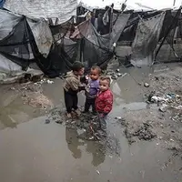 زندگی صدها هزار آواره فلسطینی در چادرهای فرسوده میان باران و سرما