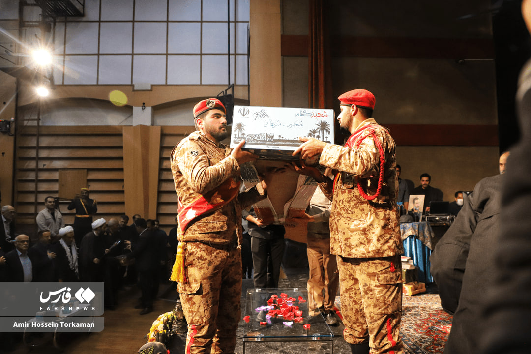 عکس/پیکر مطهر ۸ شهید گمنام در همدان