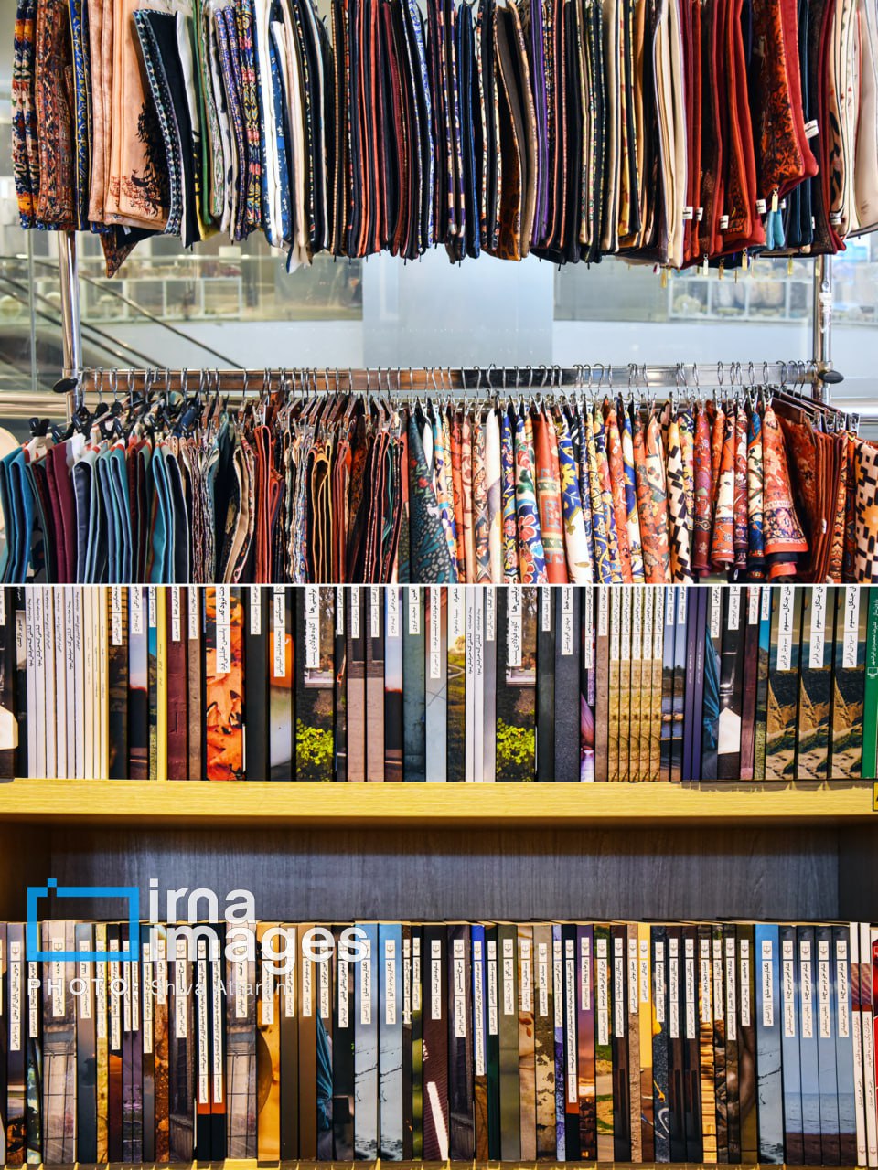 همنشینی کتاب با لیوان و زیورآلات