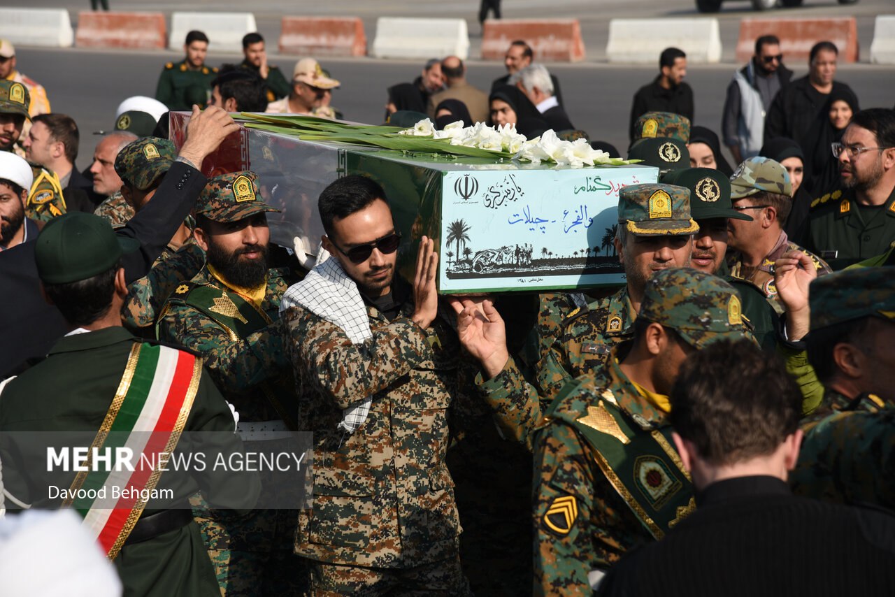 عکس/ مراسم استقبال از پیکر مطهر ۱۳ شهید گمنام دفاع مقدس در مشهد