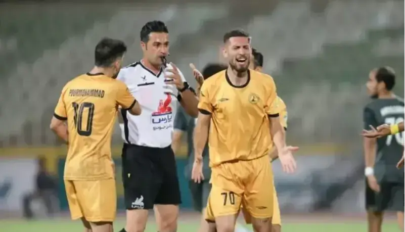 سوت بازی حذفی استقلال در دست جوان‌ترین داور!