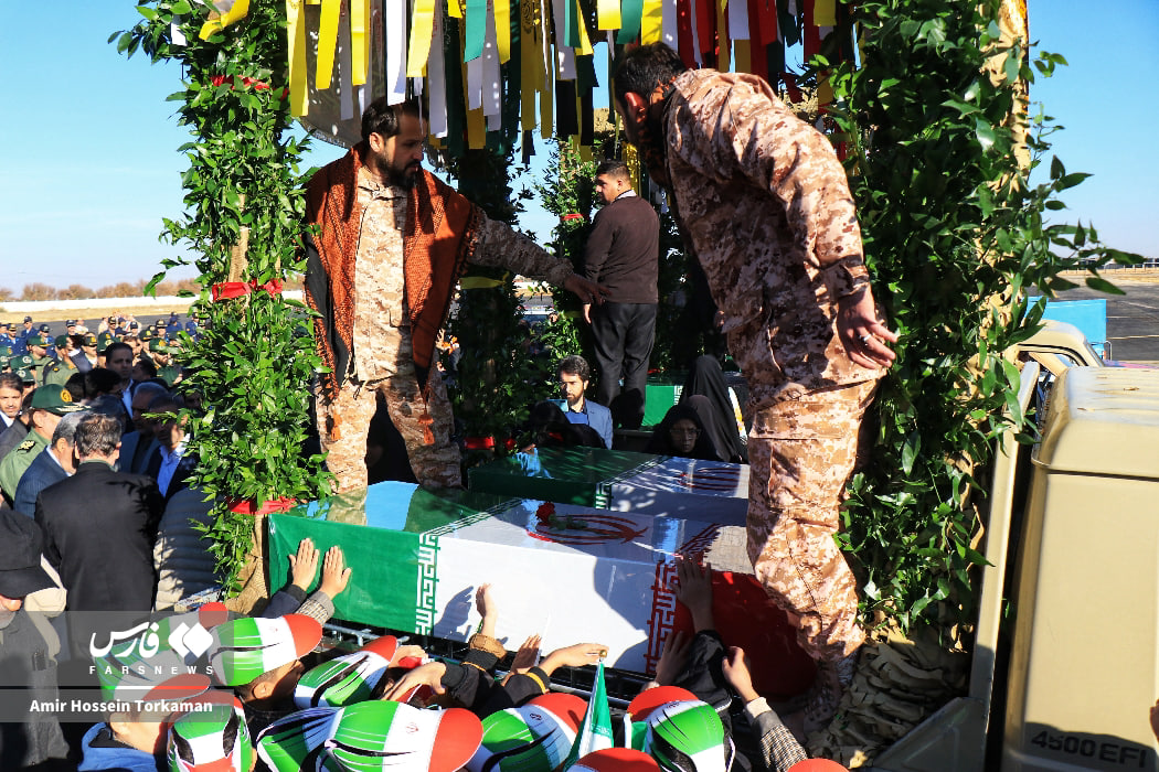 عکس/پیکر مطهر ۸ شهید گمنام در همدان