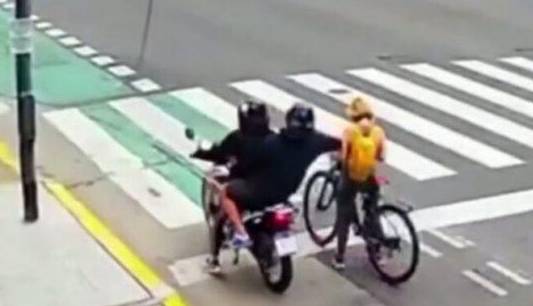 سرقت خشونتآمیز از توریست روسی پشت چراغ قرمز