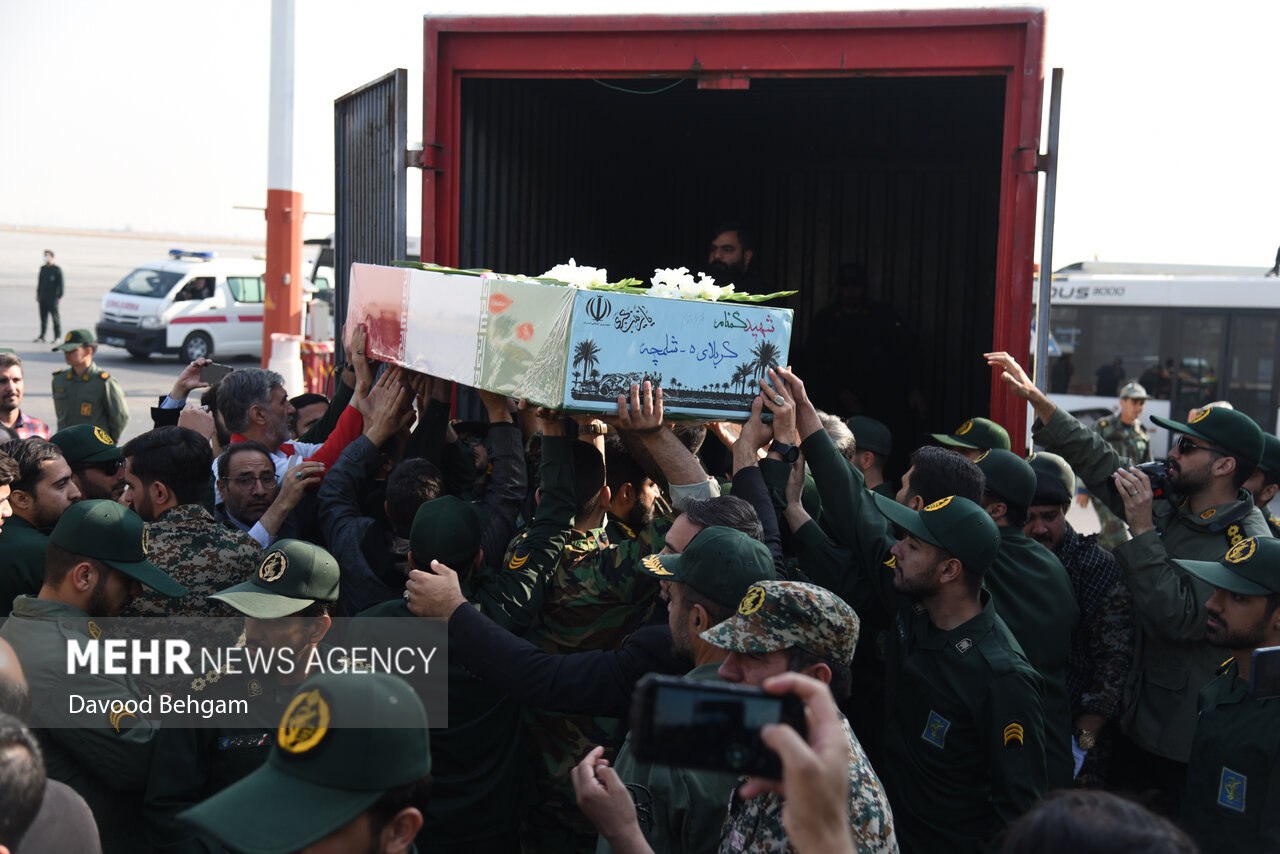 عکس/ مراسم استقبال از پیکر مطهر ۱۳ شهید گمنام دفاع مقدس در مشهد