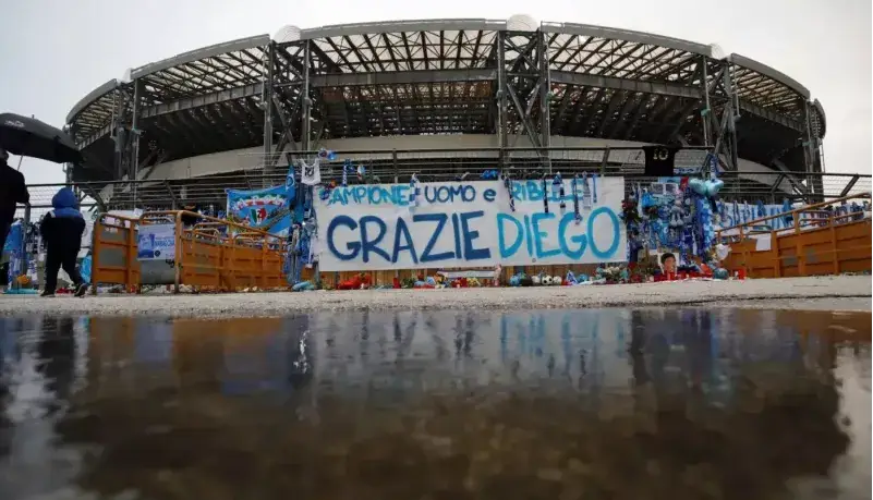 تیر ناپولی برای فرار از مارادونا به سنگ خورد