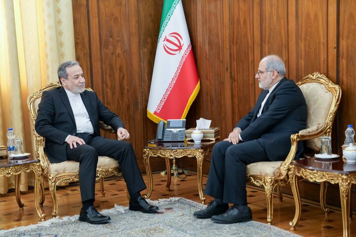 تاکید وزیر خارجه بر اهمیت تقویت مناسبات و همکاریها با ایرلند