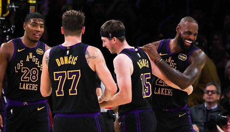 پیروزی لیکرز در بازگشت جیمز؛ گلدن استیت شکست خورد