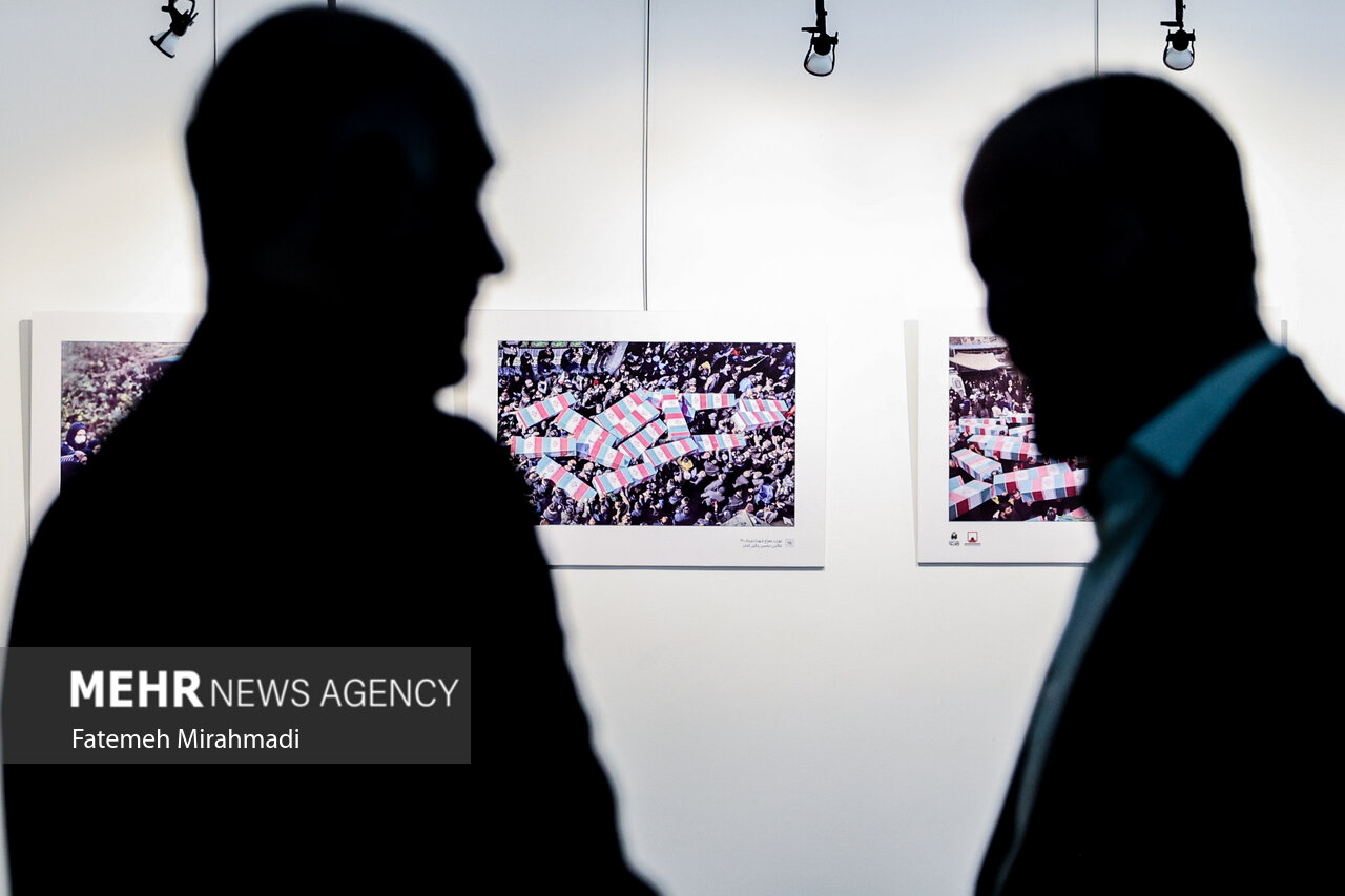 نمایشگاه عکس «بر شانه‌های اشک»