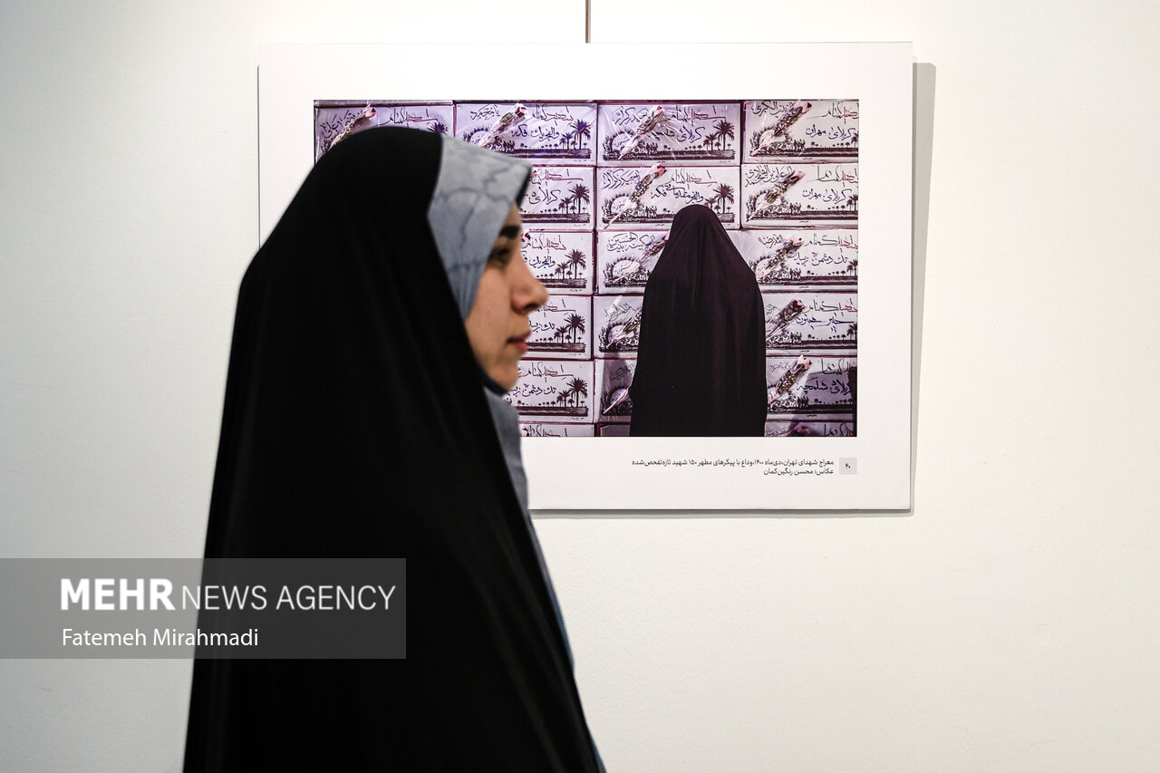 نمایشگاه عکس «بر شانههای اشک»