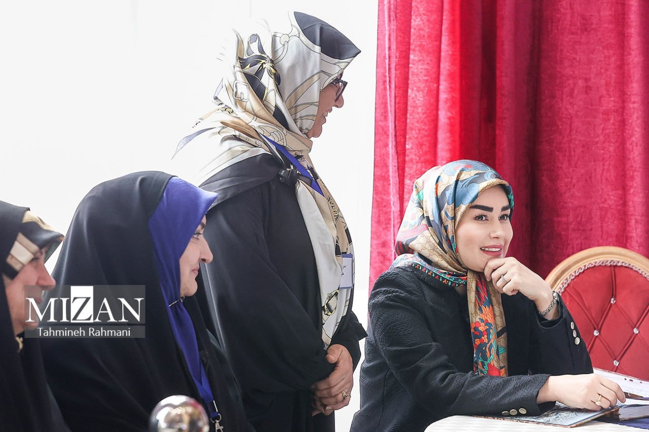 عکس/ حضور همسر دکتر عراقچی در بازارچه دیپلماتیک وزارت امور خارجه