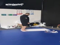 نماز شکر فردین هدایتی پس از صعود ۳۰ ثانیهای به فینال سنگین وزن رقابتهای کشتی فرنگی