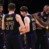 پیروزی لیکرز در بازگشت جیمز؛ گلدن استیت شکست خورد