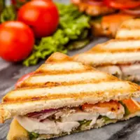 طرز تهیه اسنک مرغ در ساندویچ ساز و ماهیتابه