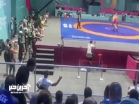 جنب و جوش علیرضا دبیر رییس فدراسیون کشتی در جریان مسابقه هادی ساروی
