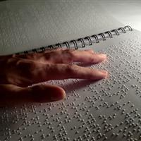 مسئول بخش نابینایان کتابخانه مرکزی یزد:ناشران برای به روزرسانی منابع بریل همکاری کنند