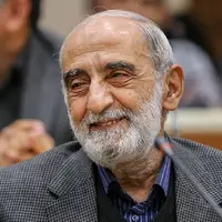 پزشکیان با فاصله گرفتن از اصلاح طلبان مناصب را به نیروهای انقلابی بسپارد