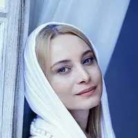 عکس خانم بازیگر تلویزیون و برادرش در حوالی برج خلیفه