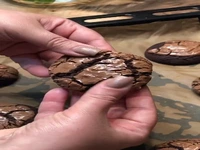 طرز تهیه کوکی شکلاتی ترک دار