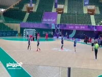 مصدومیت ستاره رحمانیان، بازیکن تیم ملی هندبال در ابتدای مسابقه با قزاقستان