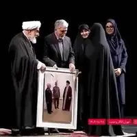 قاب عکس منتشرنشده از دیدار سرلشکر رشید با رهبر انقلاب به همسر شهید اهدا شد