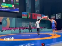 دور افتخار ساروی با پرچم خوشرنگ ایران