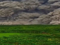 صحنه‌ای باشکوه از فوران آتشفشان سمرو در اندونزی