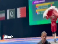 دور افتخار هدایتی با پرچم ایران